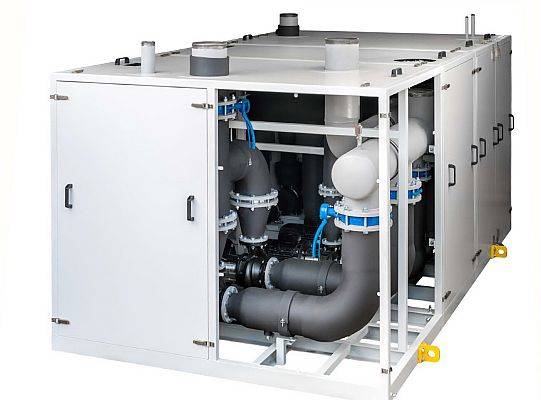 Zespół 7 pomp osadzonych i zabudowanych na wspólnej ramie zasilający instalację  chłodzenia